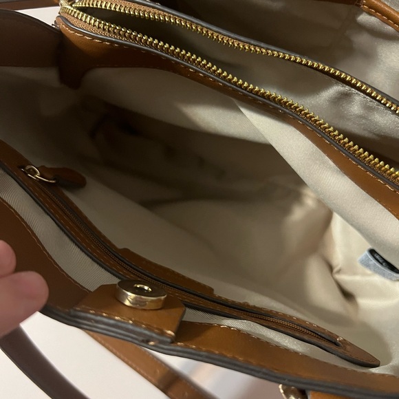 Nine West tan purse!! 👜 - Picture 7 of 8